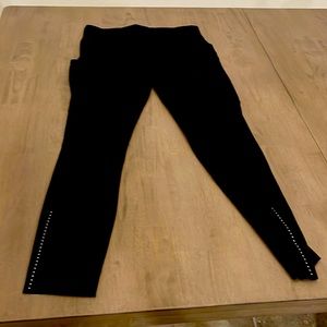 Lululemon athletic wear yoga pants with pockets